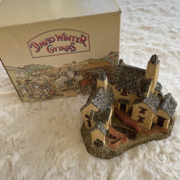 David Winter Cottages Fisherman’s Wharf 1983 Figurine Hand Painted With Box - Picture 1 of 8